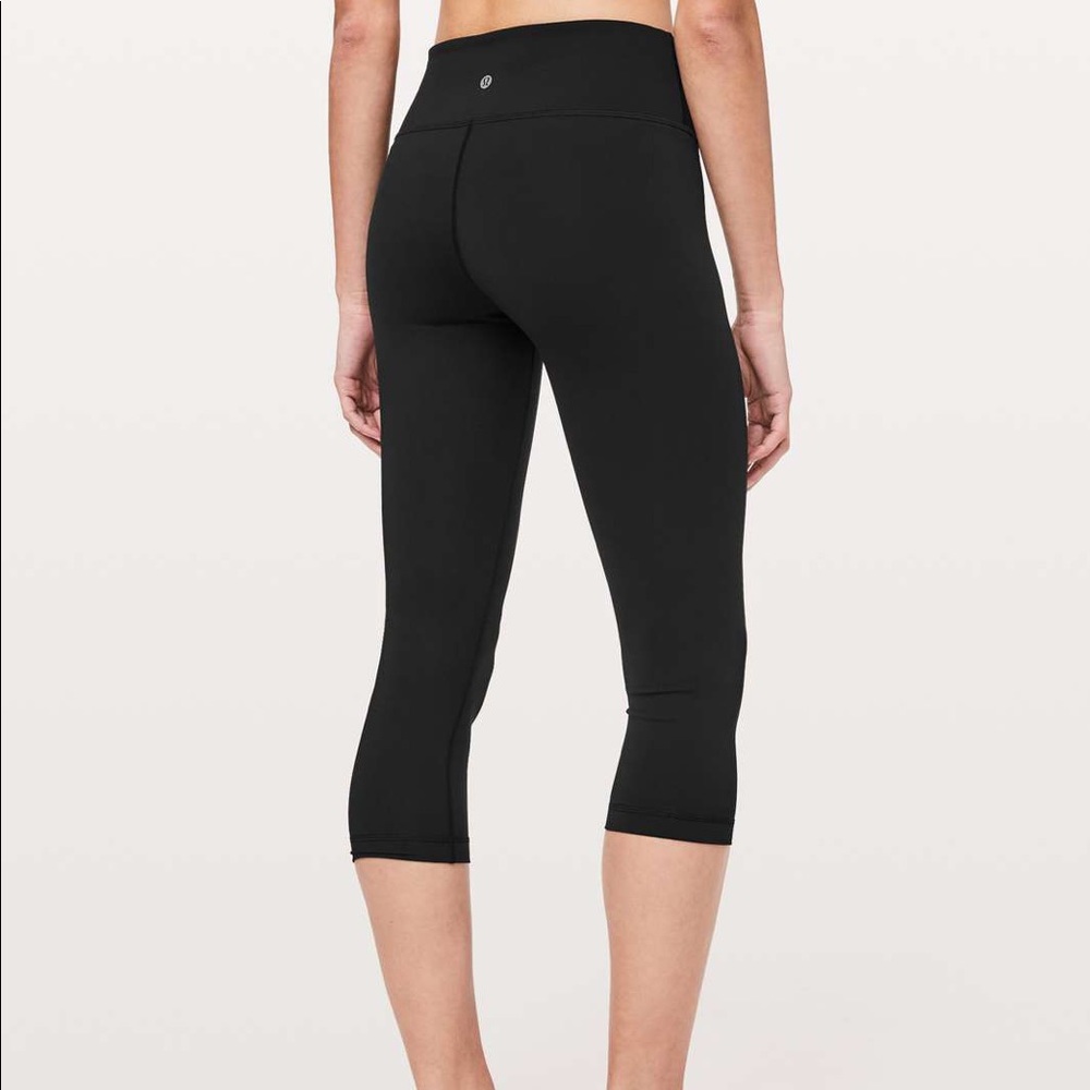 Black Lululemon Wunder Under Crop Leggings